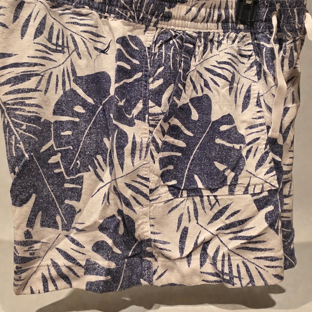Nautica Tropical Blue Leaf Print Women's Shorts Size Large - Picture 4 of 6